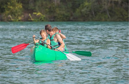 simsearch:6126-09103872,k - Family practising in canoe, Esparron lake, Esparron de Verdon, Alpes de Haute Provence, France, Europe Foto de stock - Sin royalties Premium, Código: 6119-09054283