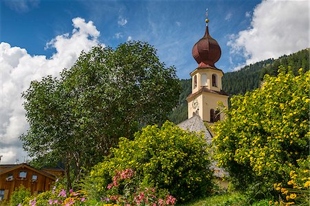 Traditional Church and houses in Canazei, South Tyrol, Italian Dolomites, Italy, Europe Foto de stock - Sin royalties Premium, Código: 6119-09054402