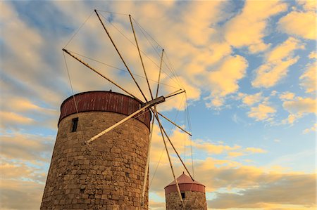 Mandraki Harbour medieval windmills at sunset, Rhodes, Dodecanese, Greek Islands, Greece, Europe Photographie de stock - Premium Libres de Droits, Code: 6119-09061995