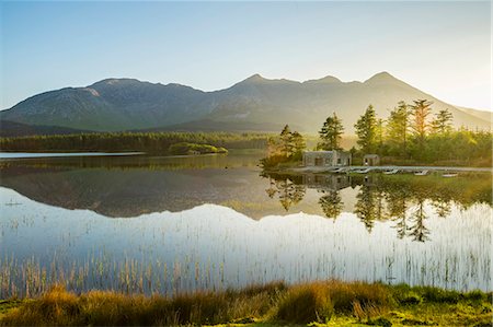 simsearch:6129-09057793,k - Inagh Lake, Inagh valley, Connemara, County Galway, Connacht province, Republic of Ireland, Europe Foto de stock - Sin royalties Premium, Código: 6119-09062054