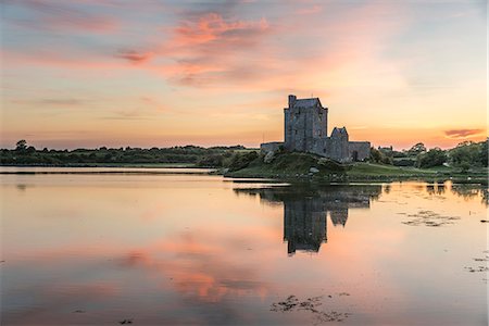 dunguaire castle - Dunguaire Castle, County Galway, Connacht province, Republic of Ireland, Europe Photographie de stock - Premium Libres de Droits, Code: 6119-09062062