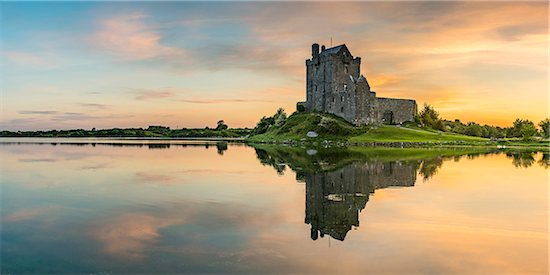 Dunguaire Castle, County Galway, Connacht province, Republic of Ireland, Europe Stock Photo - Premium Royalty-Free, Image code: 6119-09062070