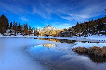 simsearch:6119-09170192,k - Rocky peaks and larches reflected in the frozen Lake Mufule, Malenco Valley, Province of Sondrio, Valtellina, Lombardy, Italy, Europe Photographie de stock - Premium Libres de Droits, Code: 6119-09062027