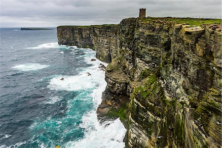 High above the cliffs, the Kitchener Memorial, Orkney Islands, Scotland, United Kingdom, Europe Photographie de stock - Premium Libres de Droits, Code: 6119-09062032