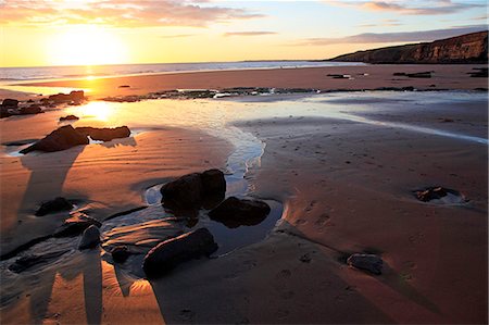 simsearch:6119-07451458,k - A beach at low tide near Ogmore, Vale of Glamorgan, South Wales, United Kingdom, Europe Foto de stock - Sin royalties Premium, Código: 6119-09062186