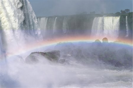 Rainbow over the Iguazu Falls, viewed from the Brazilian side, UNESCO World Heritage Site, Foz do Iguacu, Parana State, Brazil, South America Foto de stock - Sin royalties Premium, Código: 6119-09073863