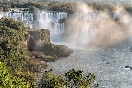 simsearch:841-08887358,k - View of the Iguazu Falls from the Brazilian side, UNESCO World Heritage Site, Foz do Iguacu, Parana State, Brazil, South America Photographie de stock - Premium Libres de Droits, Code: 6119-09073865