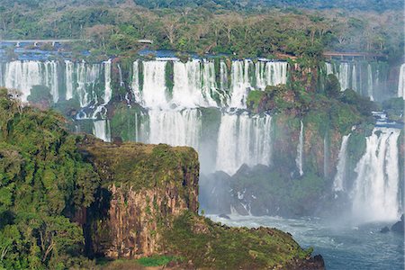 View of the Iguazu Falls from the Brazilian side, UNESCO World Heritage Site, Foz do Iguacu, Parana State, Brazil, South America Foto de stock - Sin royalties Premium, Código: 6119-09073866