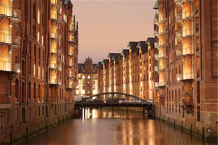 Wandrahmsfleet, Speicherstadt, Hamburg, Hanseatic City, Germany, Europe Stock Photo - Premium Royalty-Free, Code: 6119-09073871