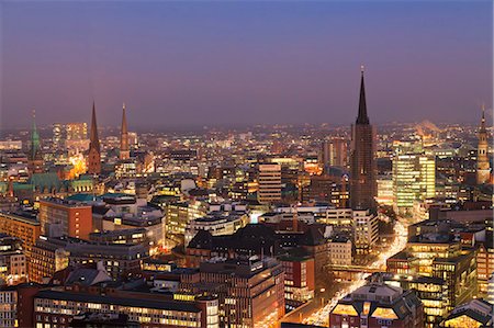 expansión urbana - View over the city center at night, Hamburg, Hanseatic City, Germany, Europe Foto de stock - Sin royalties Premium, Código: 6119-09073874