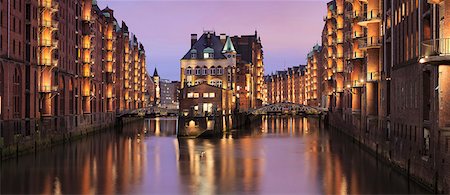 simsearch:6119-09074761,k - Water castle (Wasserschloss), Speicherstadt, Hamburg, Hanseatic Citiy, Germany, Europe Photographie de stock - Premium Libres de Droits, Code: 6119-09073875