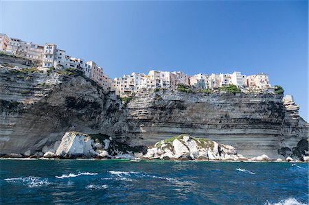 The turquoise sea frames the ancient village perched on the white cliffs, Bonifacio, Corsica, France, Mediterranean, Europe Fotografie stock - Premium Royalty-Free, Codice: 6119-09074059