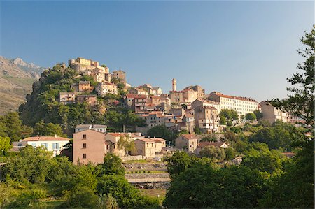 The old citadel of Corte perched on the hill surrounded by mountains, Haute-Corse, Corsica, France, Europe Foto de stock - Sin royalties Premium, Código: 6119-09074061