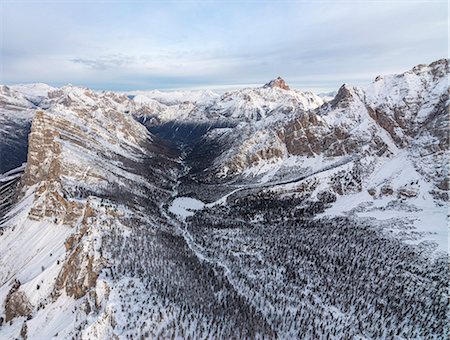 simsearch:6119-09156596,k - Aerial view of rocky peaks of Val Padeon and snowy woods, Cortina d'Ampezzo, Province of Belluno, Dolomites, Veneto, Italy, Europe Photographie de stock - Premium Libres de Droits, Code: 6119-09074013