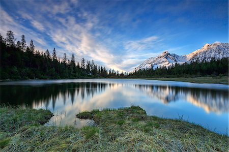 province of sondrio - Sunrise frames the snowy peaks reflected in Lake Entova, Malenco Valley, Province of Sondrio, Valtellina, Lombardy, Italy, Europe Stockbilder - Premium RF Lizenzfrei, Bildnummer: 6119-09074017