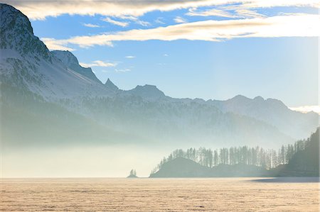 simsearch:6119-09203203,k - Mist at sunset on Lake Sils covered with snow, Maloja, Engadine, Canton of Graubunden, Switzerland, Europe Photographie de stock - Premium Libres de Droits, Code: 6119-09074190