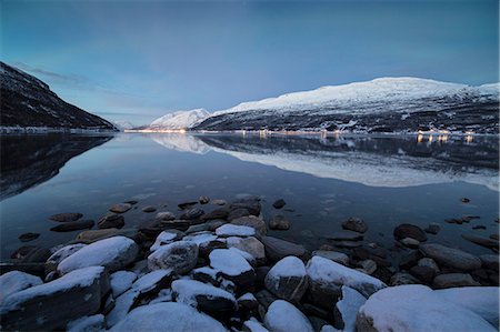 simsearch:841-08243987,k - Snowy peaks reflected in the cold sea at dusk, Manndalen, Kafjord, Lyngen Alps, Troms, Norway, Scandinavia, Europe Stockbilder - Premium RF Lizenzfrei, Bildnummer: 6119-09074105