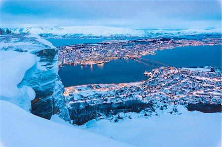 simsearch:6119-09074096,k - View of the city of Tromso at dusk from the mountain top reached by the Fjellheisen cable car, Troms, Northern Norway, Scandinavia, Europe Stockbilder - Premium RF Lizenzfrei, Bildnummer: 6119-09074110