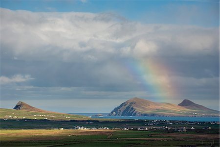 simsearch:851-02960619,k - Rainbow over hills and dwellings, looking towards Clogher and Rosroe, Dingle Peninsula, County Kerry, Munster, Republic of Ireland, Europe Foto de stock - Sin royalties Premium, Código: 6119-09074390