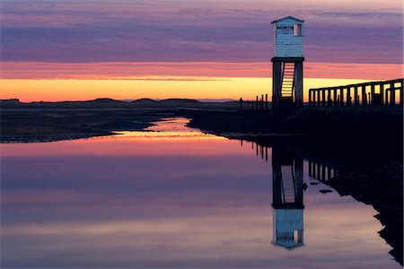 Holy Island Causeway at sunrise, Lindisfarne, Northumberland, England, United Kingdom, Europe Foto de stock - Royalty Free Premium, Número: 6119-09074425