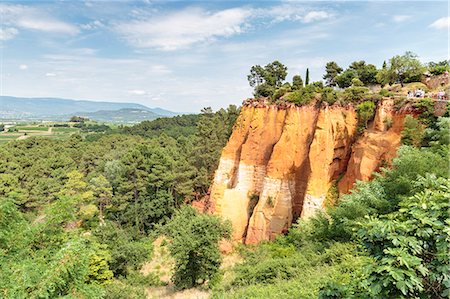 simsearch:6119-08907851,k - Tourists entering the Ochre trail and view of the ochre quarry, Roussillon, Vaucluse, Provence-Alpes-Cote d'Azur, France, Europe Foto de stock - Sin royalties Premium, Código: 6119-09074542
