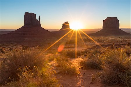 Sunrise at Monument Valley, Navajo Tribal Park, Arizona, United States of America, North America Photographie de stock - Premium Libres de Droits, Code: 6119-09074548
