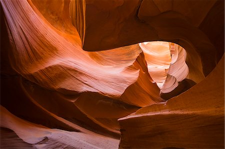 Lights and shadows at Lower Antelope Canyon, Navajo Tribal Park, Arizona, United States of America, North America Foto de stock - Sin royalties Premium, Código: 6119-09074552