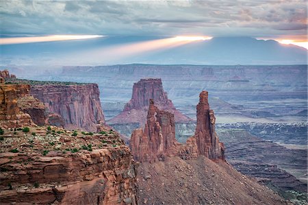 desert view from above - Cloudy sunrise in Canyonlands National Park, Moab, Utah, United States of America, North America Foto de stock - Sin royalties Premium, Código: 6119-09074514