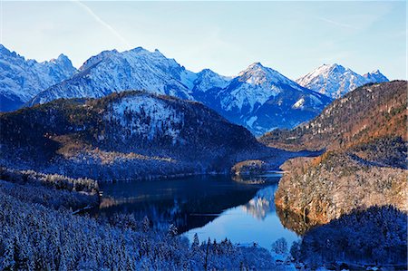 Lake Alpsee near Hohenschwangau and Tannheimer Alps, Allgau, Bavaria, Germany, Europe Stock Photo - Premium Royalty-Free, Code: 6119-09074687