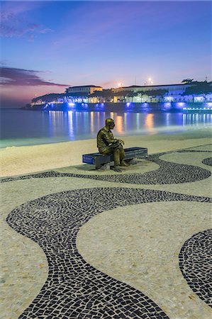 simsearch:6119-09073919,k - Brazilian poet Carlos Drummond de Andrade statue at Copacabana beach sidewalk, Rio de Janeiro, Brazil, South America Stockbilder - Premium RF Lizenzfrei, Bildnummer: 6119-09074870