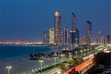 simsearch:6119-09074878,k - Modern city skyline, Abu Dhabi, United Arab Emirates, Middle East Photographie de stock - Premium Libres de Droits, Code: 6119-09074877