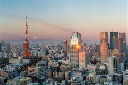 Elevated evening view of the city skyline and iconic Tokyo Tower, Tokyo, Japan, Asia Photographie de stock - Premium Libres de Droits, Code: 6119-09074897