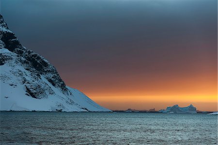Sunset in the Lemaire Channel, Antarctica, Polar Regions Foto de stock - Sin royalties Premium, Código: 6119-09074806