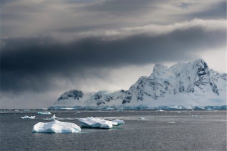 simsearch:6119-09161635,k - A view of the mountains surrounding Paradise Bay, Antarctica, Polar Regions Stock Photo - Premium Royalty-Free, Code: 6119-09074808