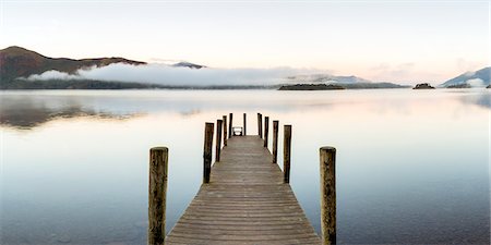 Wooden jetty at Barrow Bay landing, Derwent Water, Lake District National Park, UNESCO World Heritage Site, Cumbria, England, United Kingdom, Europe Foto de stock - Sin royalties Premium, Código: 6119-09074927