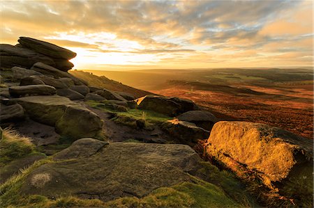 simsearch:6119-09203040,k - Carl Wark Hill Fort and Hathersage Moor from Higger Tor, sunrise in autumn, Peak District National Park, Derbyshire, England, United Kingdom, Europe Foto de stock - Sin royalties Premium, Código: 6119-09085489