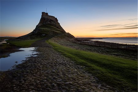 Lindisfarne Castle at dawn, Northumberland, England, United Kingdom, Europe Stock Photo - Premium Royalty-Free, Code: 6119-09085554