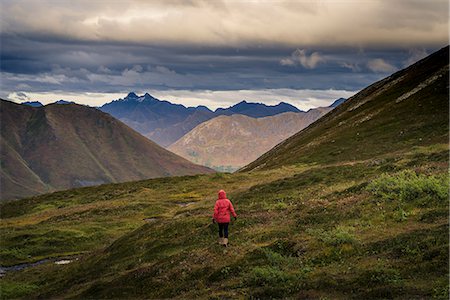 simsearch:6119-09101704,k - Lone hiker walks into Alaskan wilderness, Alaska, United States of America, North America Photographie de stock - Premium Libres de Droits, Code: 6119-09085641