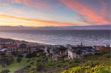 suburban sky - Muizenberg Beach at dawn, Cape Town, Western Cape, South Africa, Africa Stock Photo - Premium Royalty-Free, Code: 6119-09085686