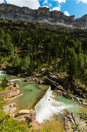 simsearch:6119-08724891,k - Sierra de las Cutas on the south rim above a Rio Arazas waterfall, Ordesa Valley, Ordesa National Park, Pyrenees, Aragon, Spain, Europe Photographie de stock - Premium Libres de Droits, Code: 6119-09085705