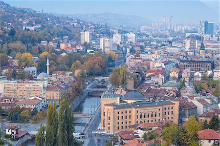 simsearch:6119-09074712,k - View of city and Miljacka River, Sarajevo, Bosnia and Herzegovina, Europe Photographie de stock - Premium Libres de Droits, Code: 6119-09147078