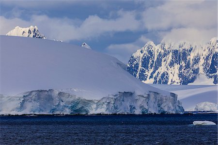 simsearch:6119-09156439,k - Glaciers, icebergs and misty mountains, Bismarck Strait, off Anvers Island and Wiencke Island, Antarctic Peninsula, Antarctica, Polar Regions Foto de stock - Sin royalties Premium, Código: 6119-09147139