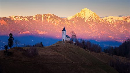 religious building - The Church of St. Primoz, Jamnik, at sunset, Slovenia, Europe Foto de stock - Sin royalties Premium, Código: 6119-09147210