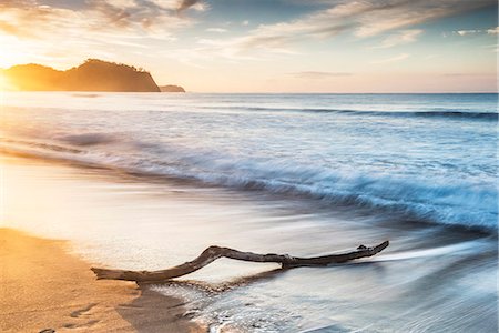 shoreline - Playa Buena Vista Beach at sunrise, Guanacaste Province, Costa Rica, Central America Stock Photo - Premium Royalty-Free, Code: 6119-09147229