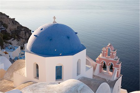 eastern orthodox - Blue-domed church in Santorini, Cyclades, Greek Islands, Greece, Europe Foto de stock - Sin royalties Premium, Código: 6119-09147306