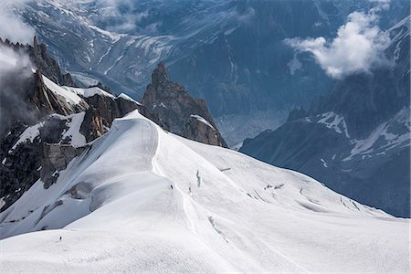 simsearch:6119-08420462,k - Looking down into the valley where the confluence of the Leschaux and Geant Glaciers feed the Mer de Glace, Chamonix, Haute Savoie, Rhone Alpes, France, Europe Foto de stock - Sin royalties Premium, Código: 6119-09156565