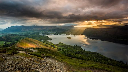 sonnenaufgang - Sunrise over Derwentwater from the ridge leading to Catbells in the Lake District National Park, UNESCO World Heritage Site, Cumbria, England, United Kingdom, Europe Foto de stock - Sin royalties Premium, Código: 6119-09156576