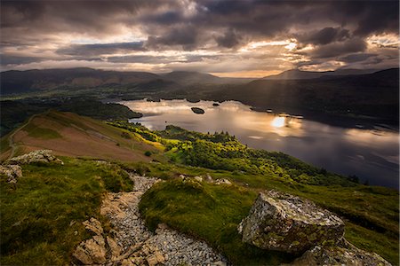 sonnenaufgang - Sunrise over Derwentwater from the ridge leading to Catbells in the Lake District National Park, UNESCO World Heritage Site, Cumbria, England, United Kingdom, Europe Stockbilder - Premium RF Lizenzfrei, Bildnummer: 6119-09156578
