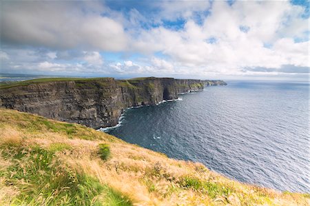 Cliffs of Moher, edge of the Burren region in County Clare, Munster, Republic of Ireland, Europe Photographie de stock - Premium Libres de Droits, Code: 6119-09161653