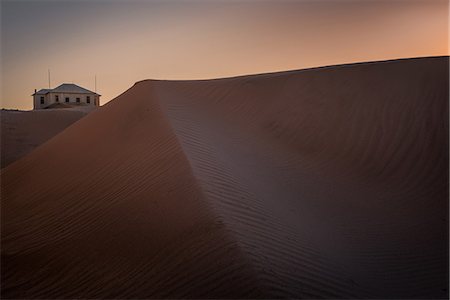 simsearch:700-00328391,k - Old house amongst the sand dunes in the ghost town of Kolmanskop, Namibia, Africa Photographie de stock - Premium Libres de Droits, Code: 6119-09161719
